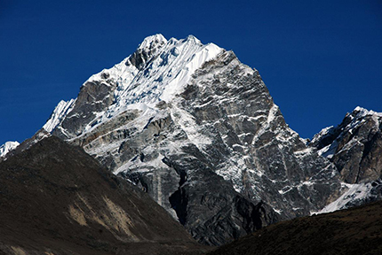  Lobuche Climbing